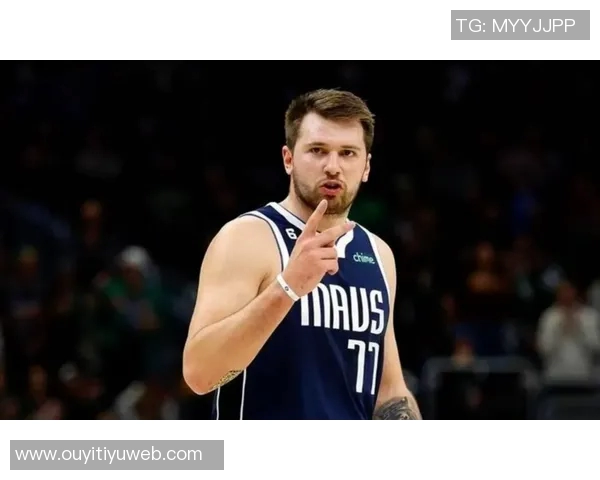 小里与东契奇的默契搭档雷迪克谈勒布朗缺阵的影响与应对策略