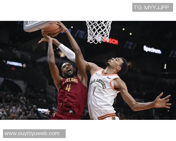 文班卡斯尔全力训练状态回暖前者缺阵对抗鹈鹕后者出战存疑