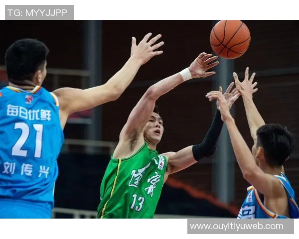 媒体人分析郭艾伦不随龙狮赴美备战原因及其商业价值与地位的重要性