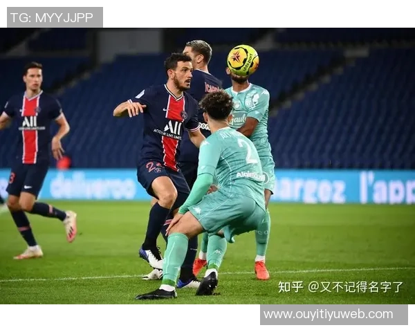 摩纳哥与巴黎对裁判VAR判罚不满卡马拉科雷尔红牌引发激烈争论