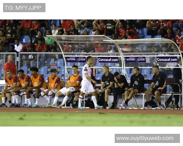 怒火中烧纳斯对球权判罚不满当场对裁判怒吼不止