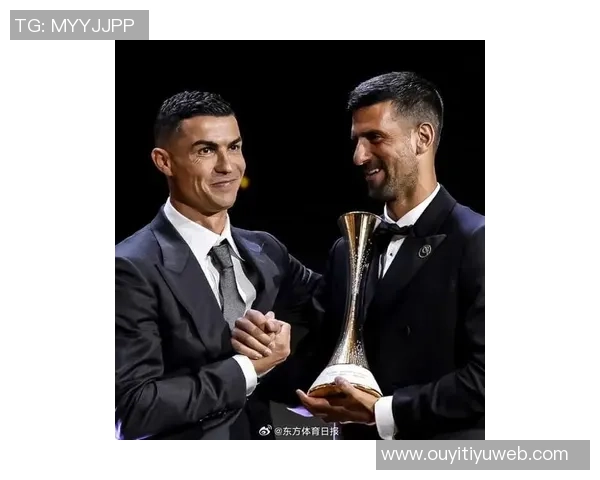 德约与C罗亲密互动造访网球中心互赠球衣与球拍