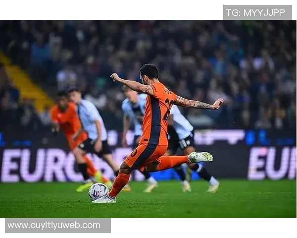 维纳尔杜姆轻松突破防线巧妙破门助球队逆转局势